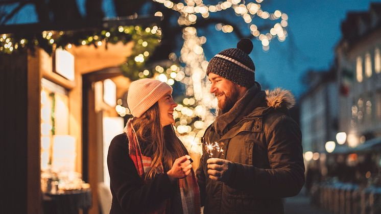 Få julestemning i Storbritannias storbyer