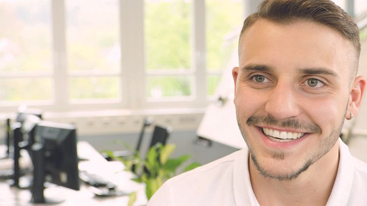 Sandro ist einer von fünf Auszubildenden, der in der BPW Videoserie "Was soll nur aus Dir werden?" (#WSNADW) einen Einblick in seine Ausbildung als Technischer Produktdesigner gibt.