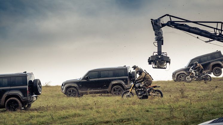 New Defender during rehearsals on set of NTTD_05 Copyright 2020 Danjaq LLC and MGM_ All Rights Reserved