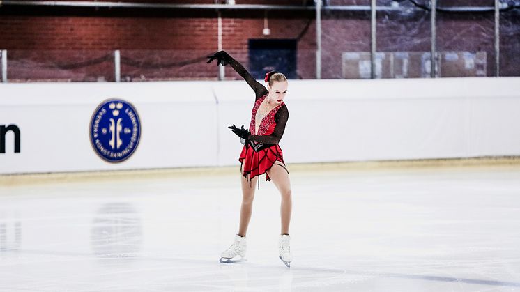 Anita Östlund tävlar under VM i konståkning i Milano.