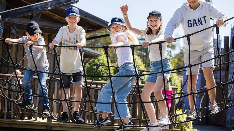 Alla grundskolebarn i Strömstad får fira in sommarlovet på nöjespark!