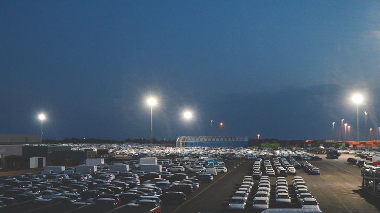Halmstad Hamn miljösatsar med LED mastbelysning på biluppställningsyta