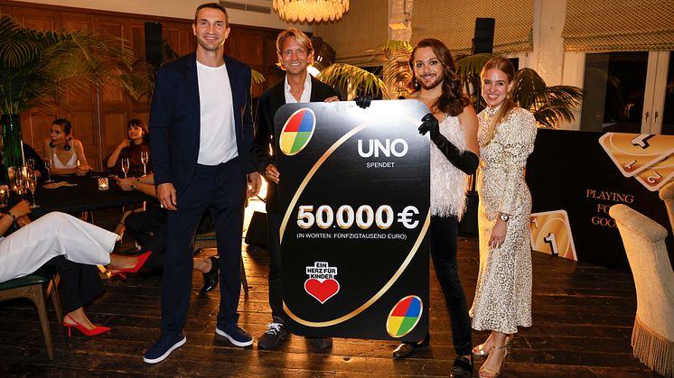 Beim Event UNO "Playing for Good" wurde eine Spendensumme von 50.000 Euro für BILD hilft e. V. "Ein Herz für Kinder" erzielt.