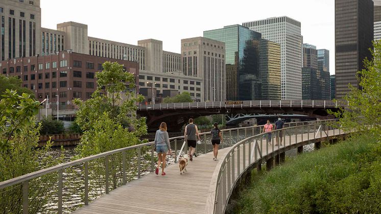 NEW SOUTHBANK RIVERWALK OPENS ALONG CHICAGO RIVER