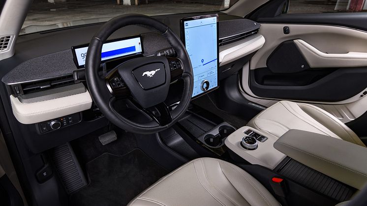 2022FordMustangMach-E_FrostWhite_2