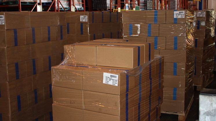 Shipping container of cigarettes