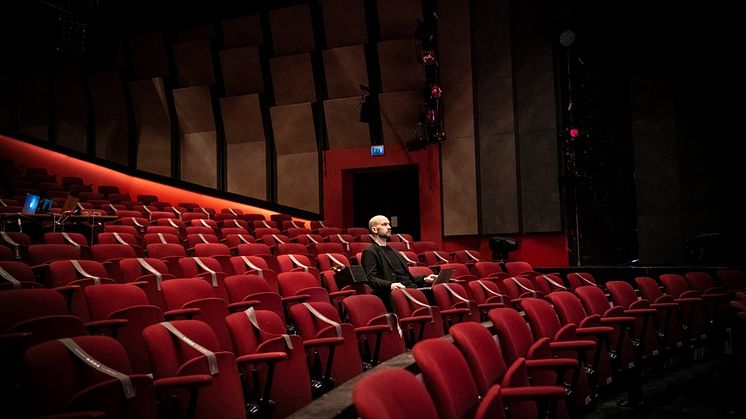 Skärpta restriktioner ställer krav på kraftfulla krisstöd till scenkonsten