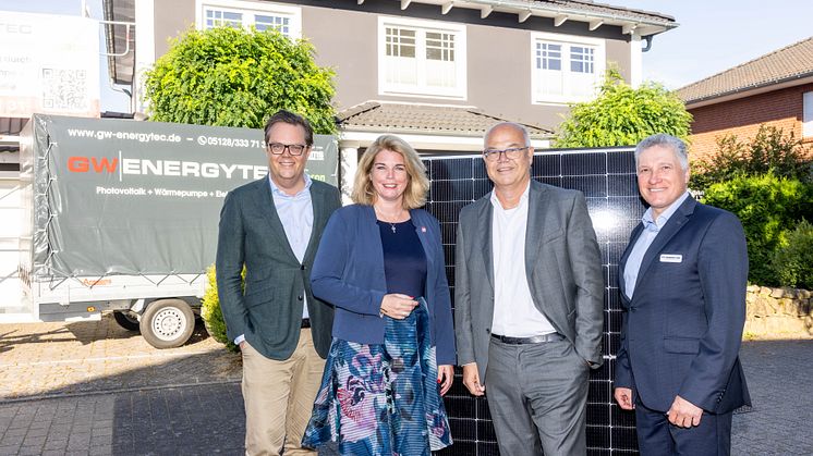 v.l. Avacon CEO Marten Bunnemann, Lüneburgs Oberbürgermeisterin Claudia Kalisch, GF Avacon Natur Alfred Schaper, GF GW Energytec Andreas Greinke