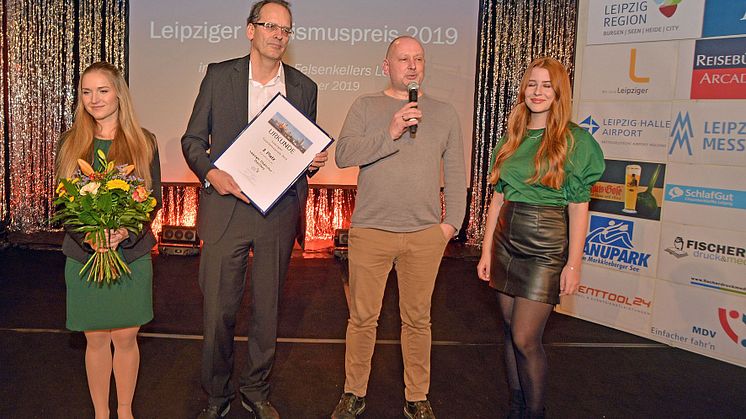 Die Leipziger Clubkultur und Distillery erhielten den dritten Platz in der Kategorie Unternehmen/Institutionen. Steffen Kache (Mitbegründer der Distillery, 2.v.r.) nahm den Preis entgegen.