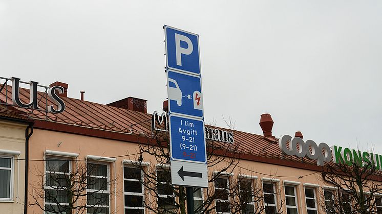 Mårtenstorget får parkeringsplatser dedikerade för elbilar