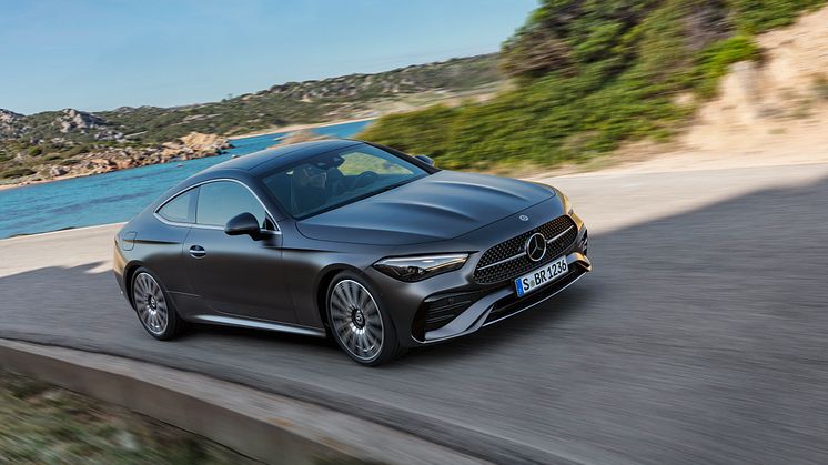 Nu är första bilderna på helt nya Mercedes-Benz CLE här.