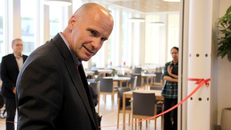 Byråd for næring og eierskap, Geir Lippestad, deltok på åpningen av de 35 nye Omsorg+ boligene.