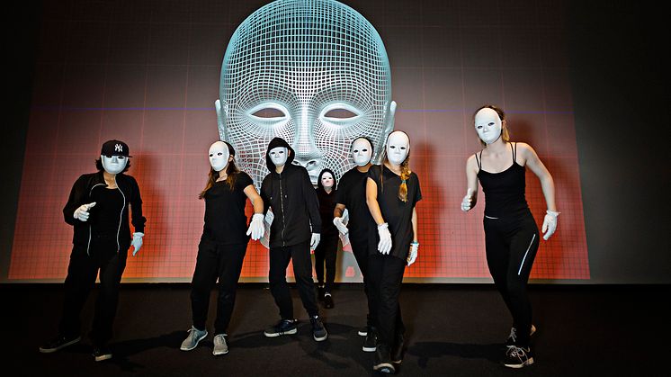 Förvandlas till robot för en stund genom att testa robotliknande dansen Popping.
