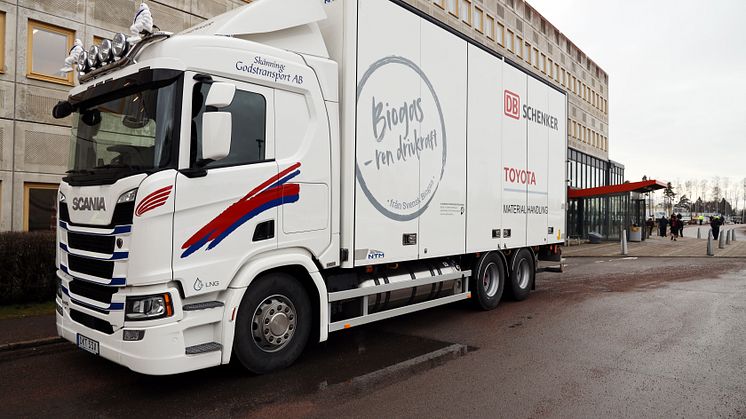 Transporter vid Toyotas truckfabrik i Mjölby går på biogas