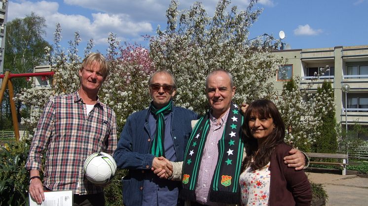 Från vänster: Hans Liljekrantz, huschefssamordnare Gårdstensbostäder, Tomas Andersson, ordförande GAIS, Michael Pirosanto, vd Gårdstensbostäder och Salma Nazzal, projektledare Gårdstensbostäder.