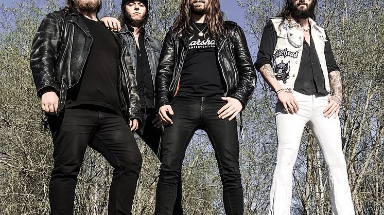 DYNAMITE visar upp ny musikalisk riktning med nya singeln "Love On The Line"