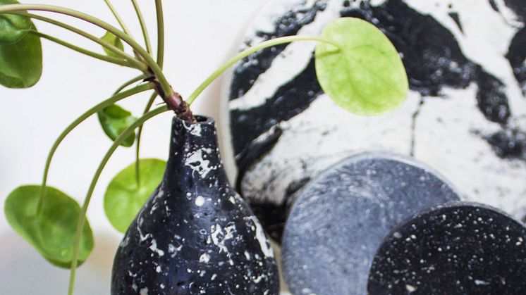 Emeli Höcks "Compostable Composite", från Ung Svensk Form 2017. Materialexperiment av komposterbart papper.