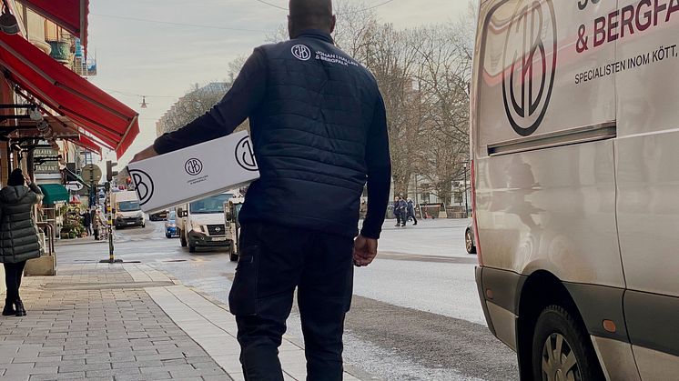 Johan i Hallen & Bergfalk är etablerade i Sverige och Finland, bland kunderna finns restauranger, hotell och butiker.