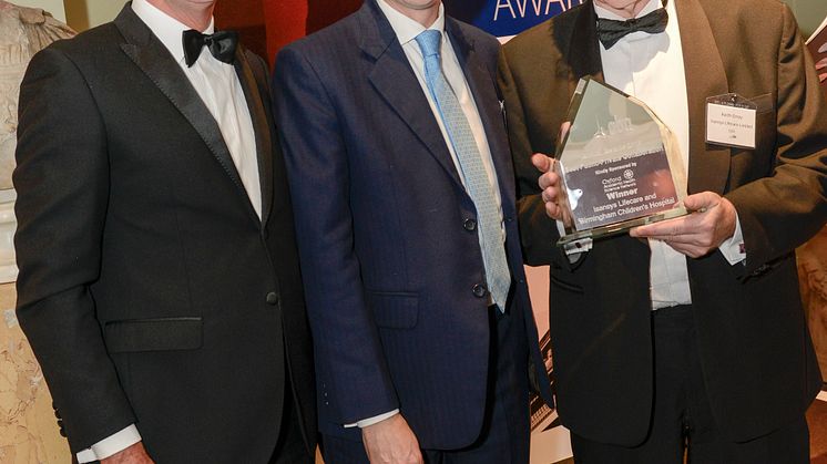 Keith Errey collecting Isansys' 2nd OBN award