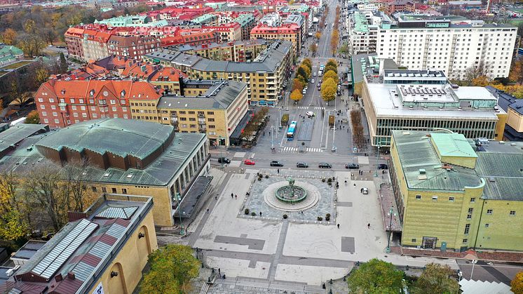 Avenyn - eller Kungsportsavenyen som den egentligen heter - med Götaplatsen närmast kameran. Bild: Göteborgs Stad.