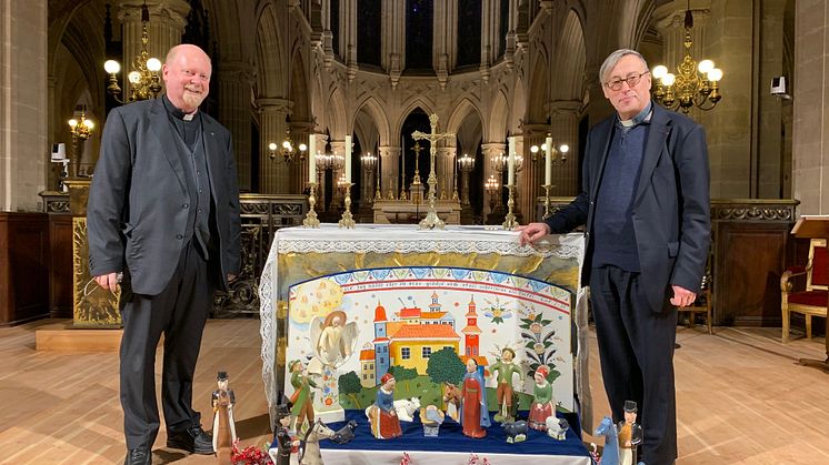 Pascal René Lung från Stockholms katolska stift tillsammans med Patrick Chauvet, domprost från Notre Dame.