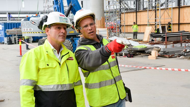 Avhengig av bruk og miljø anbefales det å bytte ut vernehjelmen 2 til 5 år etter produksjonsdato.