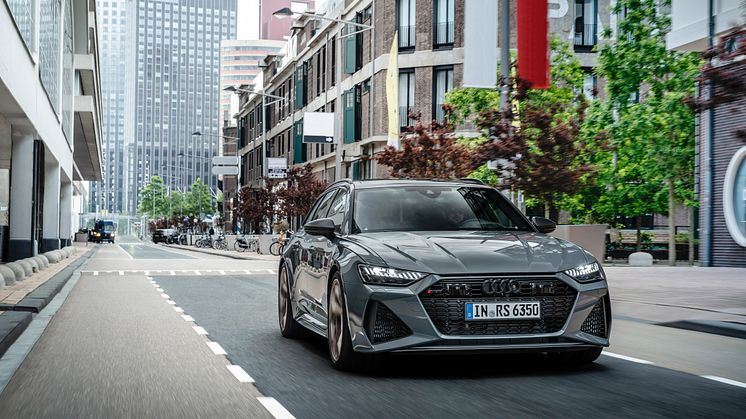 Audi RS 6 Avant performance (Nimbusgrå perleeffekt)