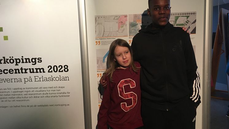 Eleverna Manne Brink och Ricky Karitunze från Erlaskolan Östra