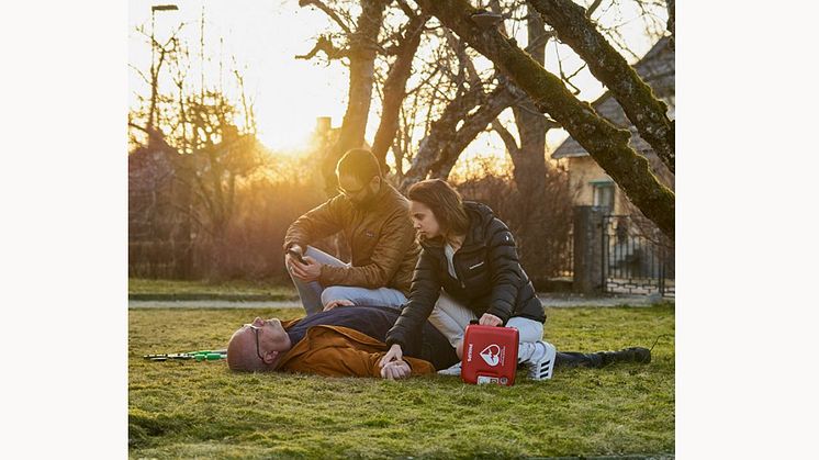 Mindre än en av tre svenskar vet var närmaste hjärtstartare finns där de bor.
