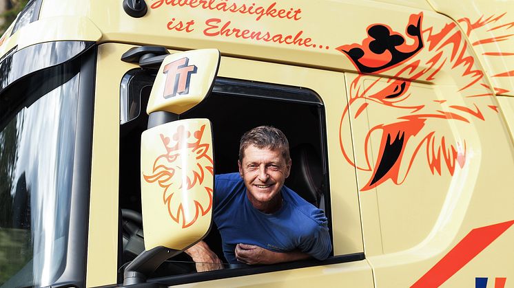 Für Reinhold Taus besteht der Hauptvorteil des Scania V8 in der schieren Kraft des Motors.