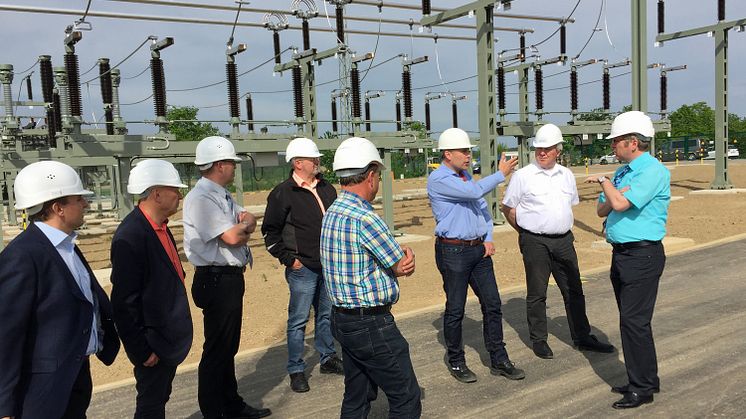 Bürgermeister machen Info-Besuch in neuem Umspannwerk
