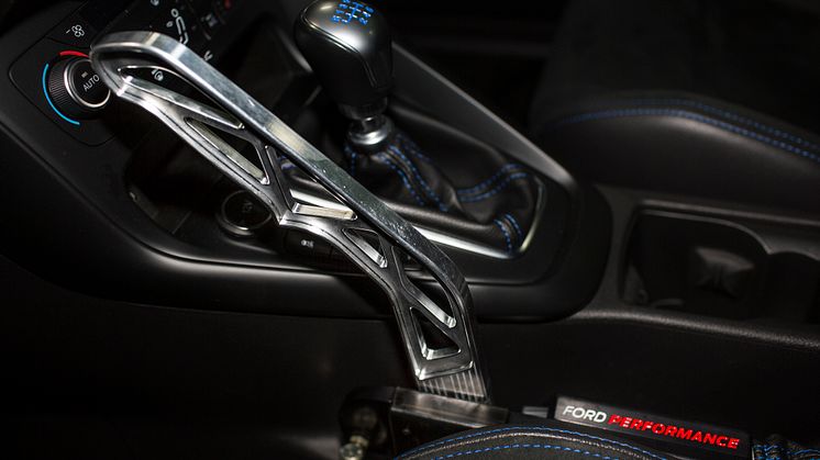 Novinka nazvaná Ford Performance Drift Stick je první elektronicky ovládanou sportovní ruční brzdou na trhu