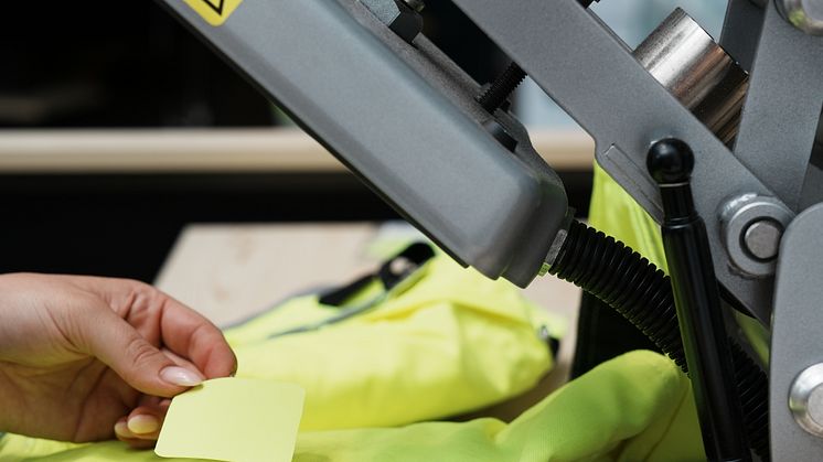 Blåkläder_Repair_Service_Transferpress3.JPG