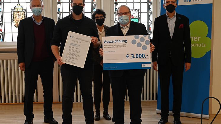 (v.l.) HanseWerk Vorstandsvorsitzender Matthias Boxberger, Musik-/Fachbereichsleiter Jens Illemann, Kreispräsidentin Ute  Borwieck-Dethlefs, Schulleiter Matthias Lein, SHMF Intendant Dr. Christian Kuhnt. Foto: Guballa