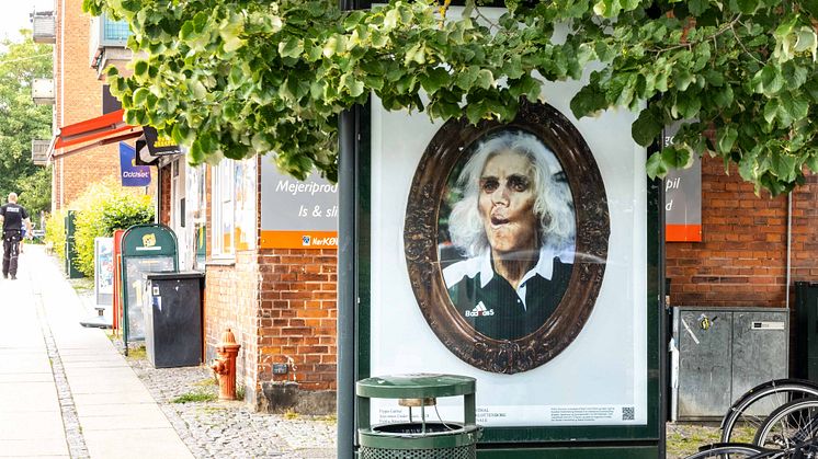 Pippa Garner, Specimen Under Glass, 2018. 