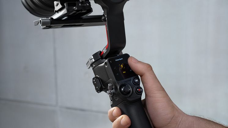 DJI RS 3 – Color Touchscreen