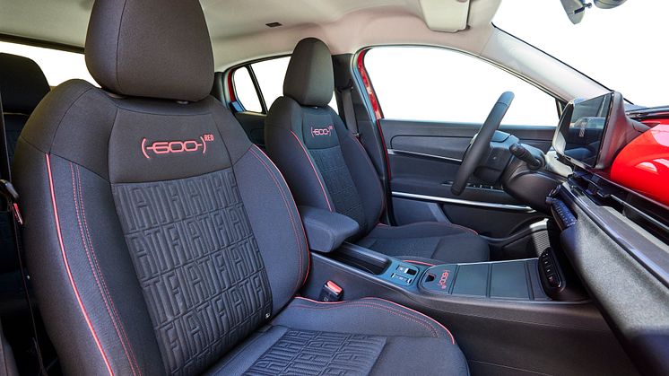 Fiat 600e RED (13)