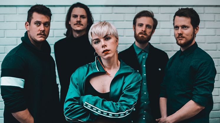 I am K slipper album og legger ut på turné