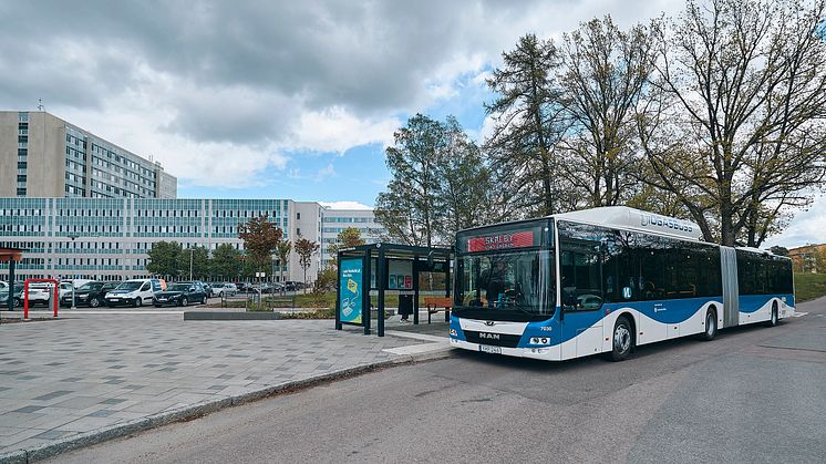 Each vehicle will be fitted with a display with map support that allows the driver to see the exact position of the bus and how it compares to the timetable as well as how the tour should be driven.