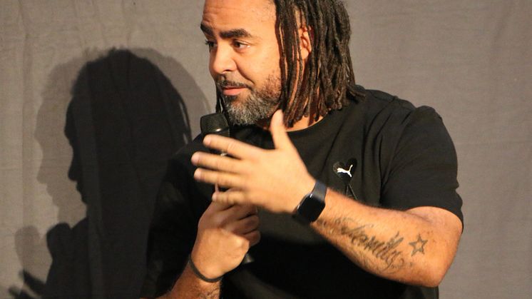 Patrick Owomoyela 2