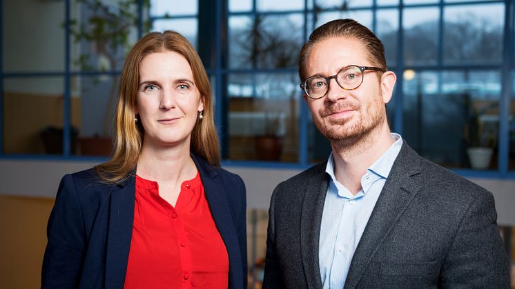 Jenny Cisneros Örnberg och Mikael Rostila vid Institutionen för folkhälsovetenskap. Foto: Vilhelm Stokstad