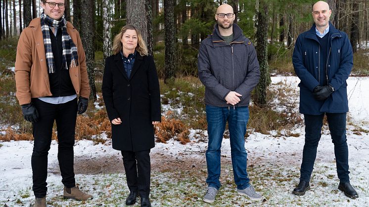 Från vänster: David Bohn Stoltz, affärsutvecklare på Karlstads Energi, Pia Lundin, produktchef på Nordic Paper, Jerry Andersson, platschef på Norbag, samt Peter Edberg, projektledare på Paper Province.
