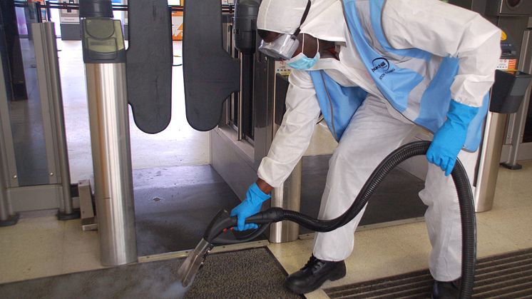 St Albans: using high-pressure dry-steam units to clean