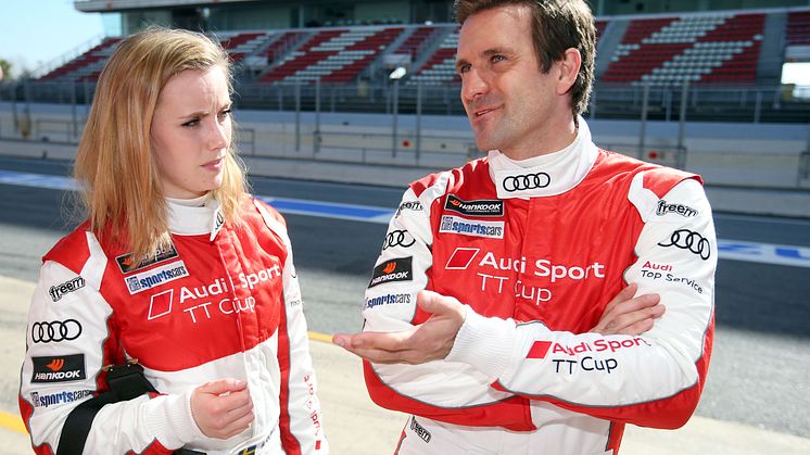 Mikaela Åhlin-Kottulinsky (S) sammen med instruktør Markus Winkelhock (D)