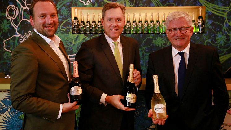 v.l. Daniel Stühler, Luxury Relationship Manager; Tim Paech, Managing Director Western Europe Entity; Hervé Deschamps, Kellermeister Perrier-Jouët