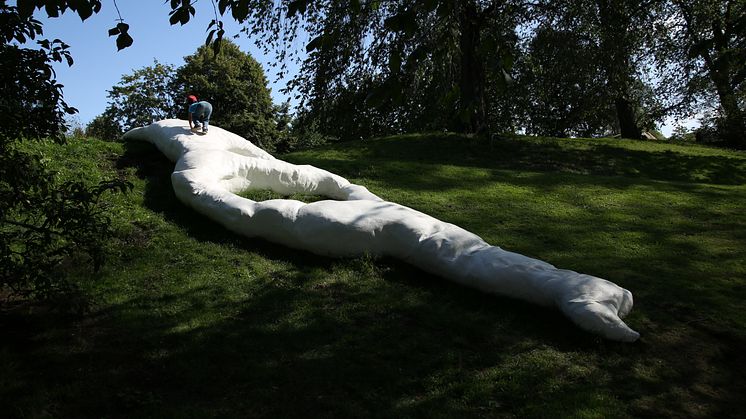 Be Extended: Oslo av kunstnerne Anneke von der Fehr og Tona Gulpinar er nå plassert på Kontraskjæret. Foto: Line Lyngstadaas