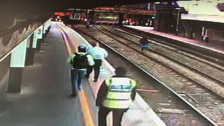 Fare-dodger who assaulted rail staff and ran down the tracks jailed