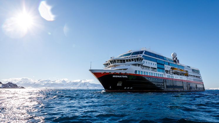 Det tradisjonsrike navnet MS Midnatsol blir igjen å se langs kysten fra november i år. Foto: Maximilian Schwarz / Hurtigruten