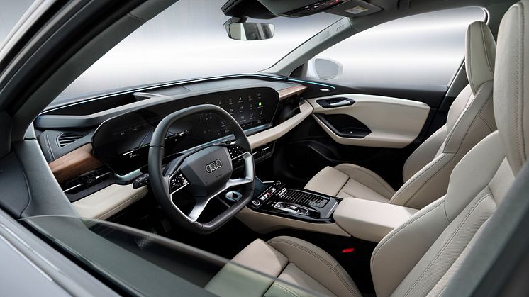 Audi Q6 e-tron (interiør i læder og ambratræ)