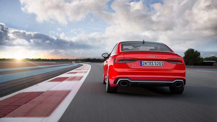 Audi RS 5 Coupé (Misano Red)